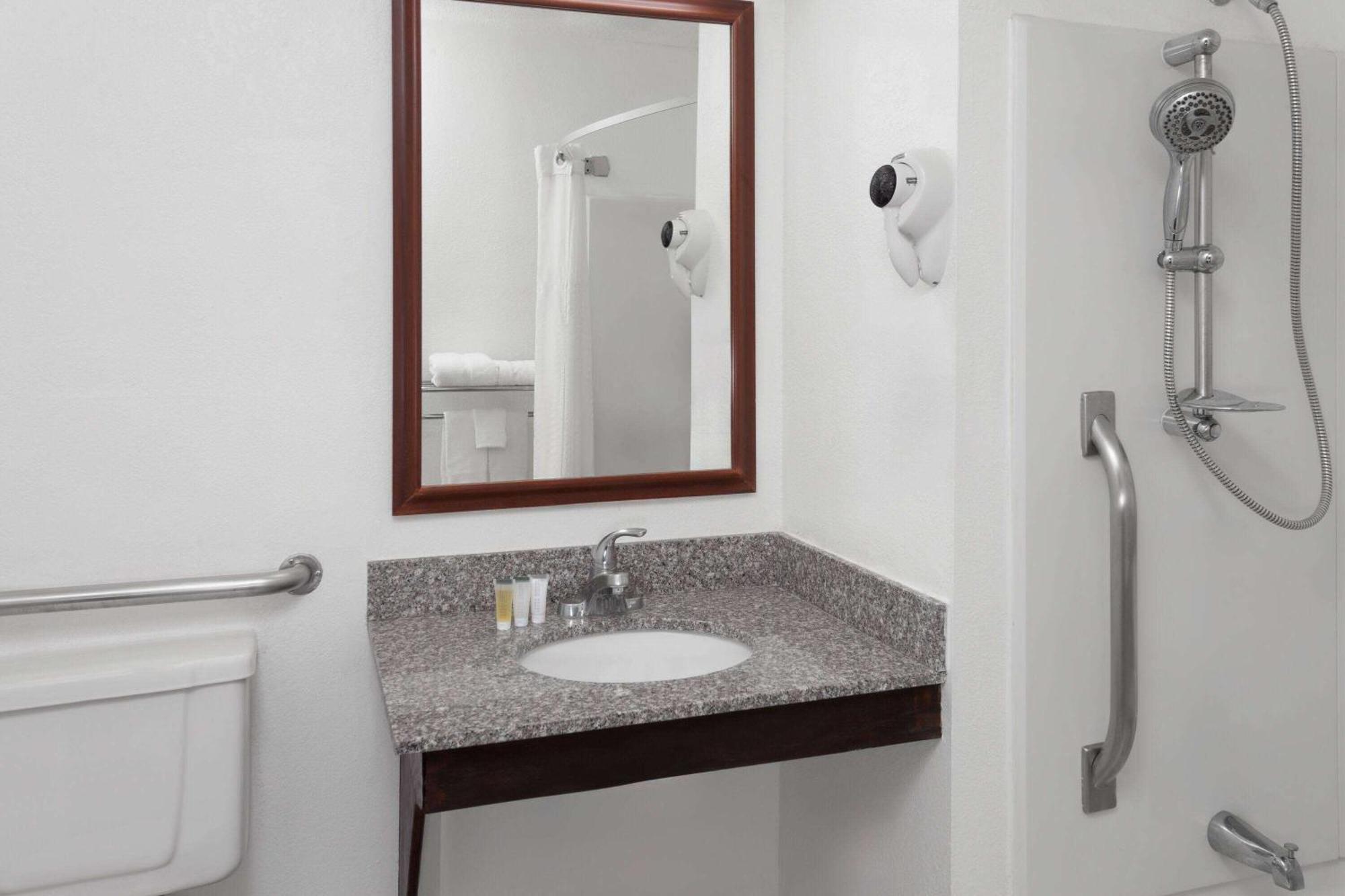 Super 8 By Wyndham Romeoville Bolingbrook Zewnętrze zdjęcie