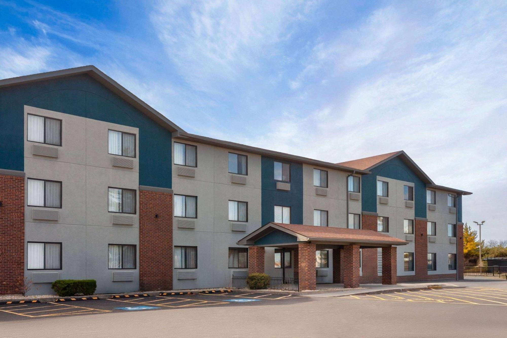 Super 8 By Wyndham Romeoville Bolingbrook Zewnętrze zdjęcie
