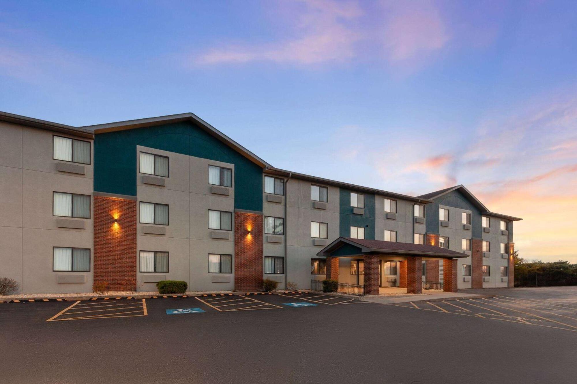 Super 8 By Wyndham Romeoville Bolingbrook Zewnętrze zdjęcie